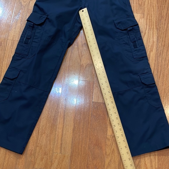 5.11 Tactical Series Women’s Size 10 Cargo Pants Tons of pockets waist grippers - Picture 8 of 14
